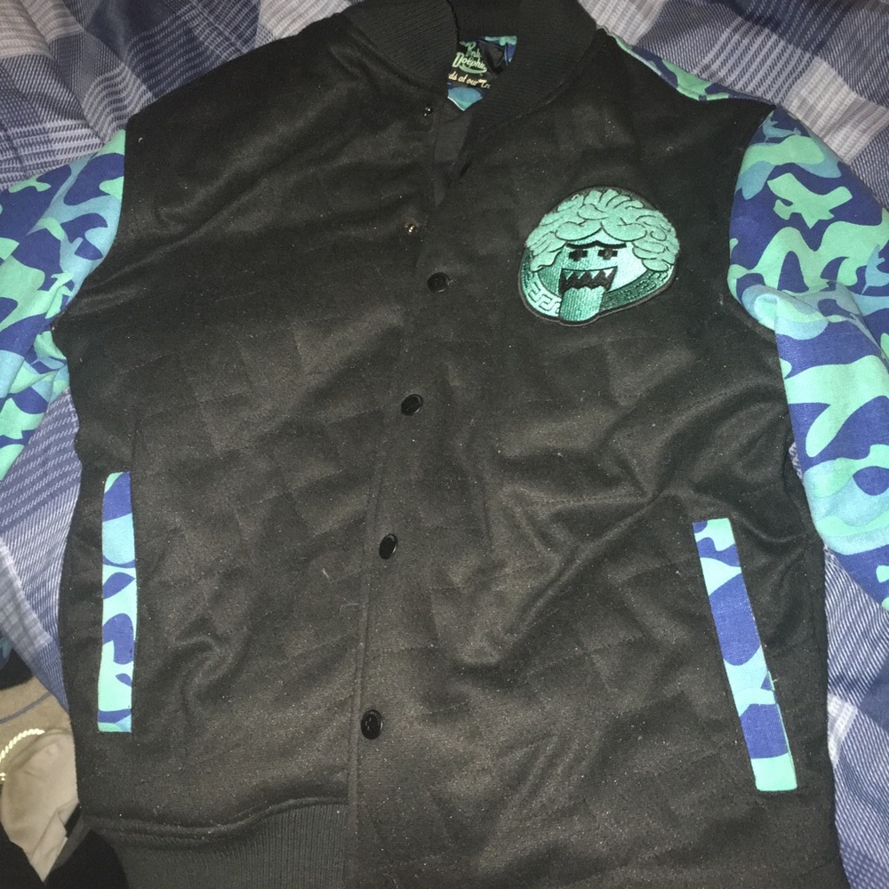 All pics for sale size Large - Picture 2 of 8